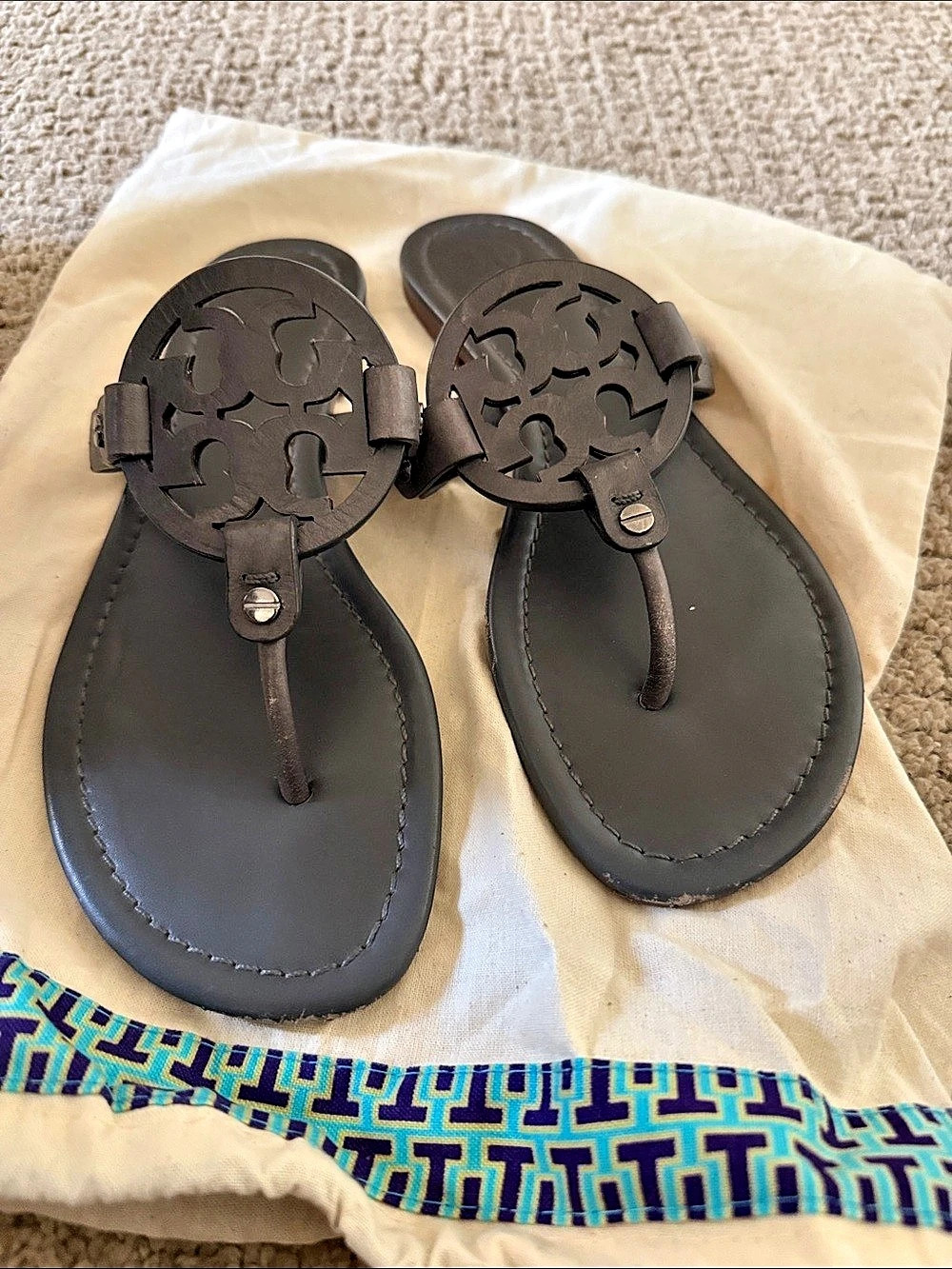 Tory Burch Miller Leather Thong Sandal grey 7.5